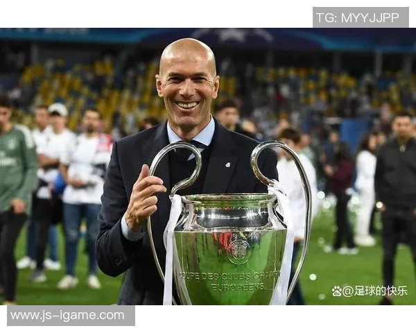 阿森西奥带女友重返伯纳乌，与齐达内一同观看NFL比赛